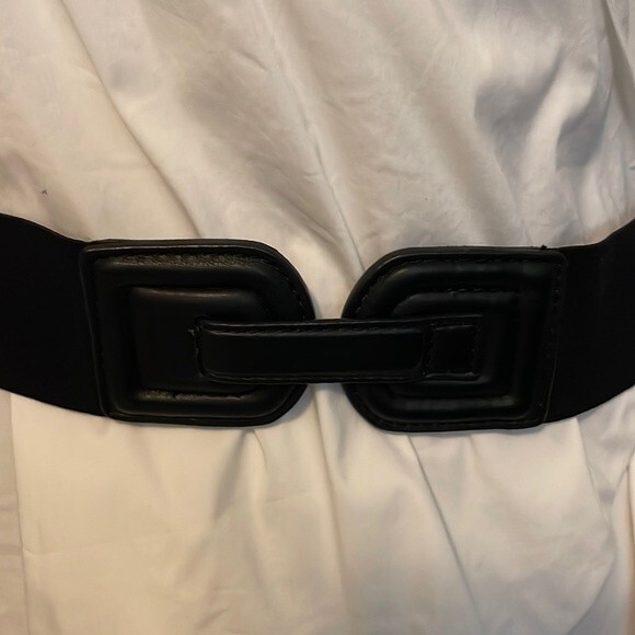 BCBG Max Azria White Cotton Wrap Shirt with black elastic belt SZ M EUC - Picture 4 of 5